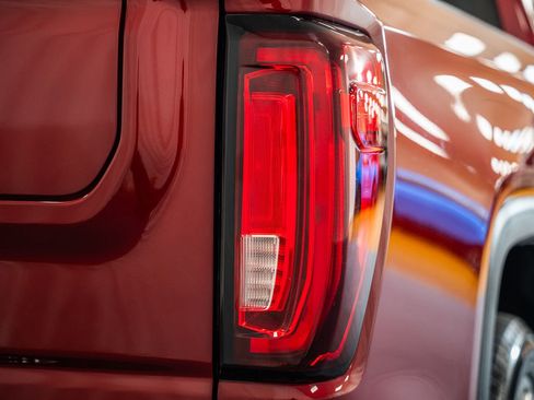Used 2019 GMC Sierra 1500 Denali w/ Denali Ultimate Package AWD/4WD image 9