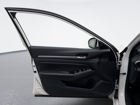 Used 2023 Nissan Altima 2.5 SV AWD/4WD image 9
