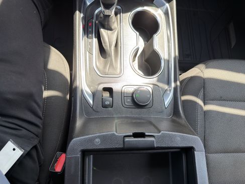 Used 2023 Chevrolet Traverse LT FWD image 34