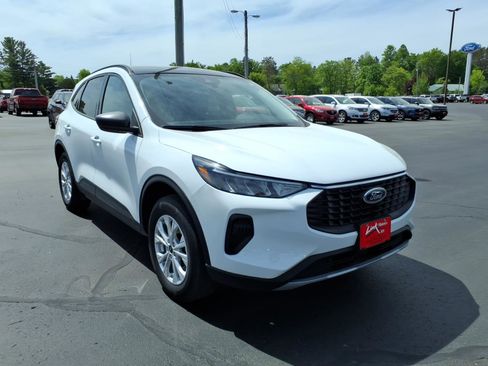 Used 2025 Ford Escape Active w/ Cold Weather Package AWD/4WD image 8