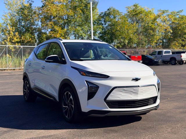 Used 2023 Chevrolet Bolt EUV Premier w/ Sun & Sound Package FWD image 4