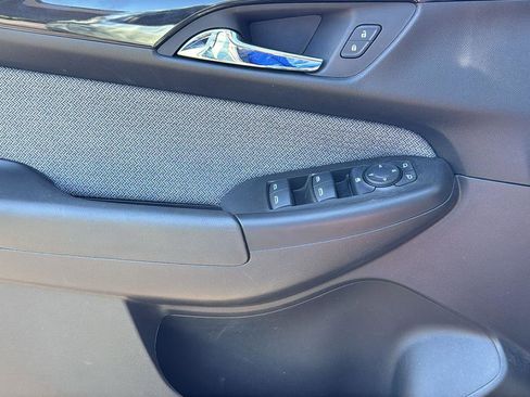 Used 2025 Chevrolet TrailBlazer LT w/ LT Cold Weather Package image 8