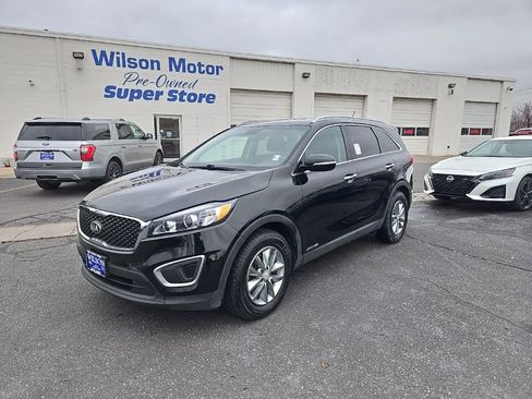 Used 2017 Kia Sorento LX image 1