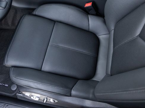 New 2026 Porsche Macan image 25