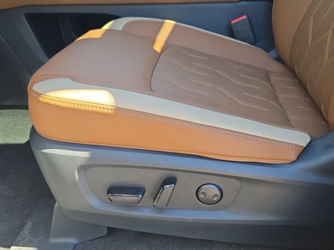 New 2026 Nissan Pathfinder Platinum w/ Cargo Package FWD image 28