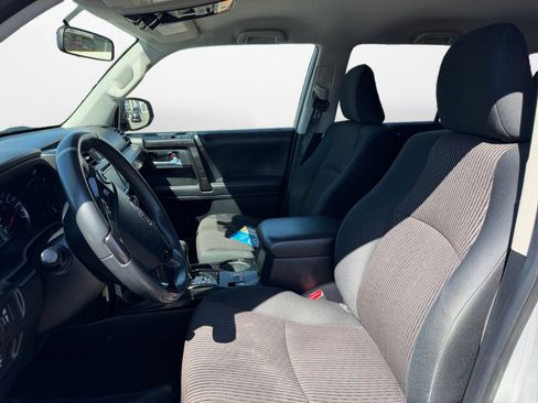 Used 2018 Toyota 4Runner TRD Off-Road image 9