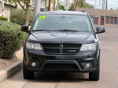 Used 2018 Dodge Journey SXT w/ Blacktop Package FWD image 2