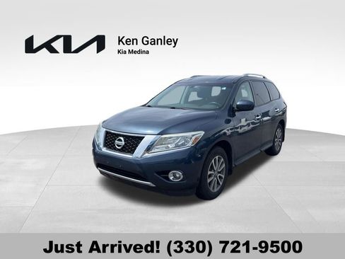 Used 2016 Nissan Pathfinder SV w/ Cargo Package AWD/4WD image 1