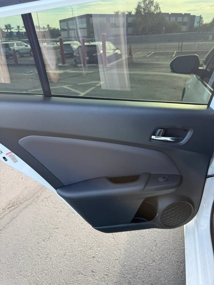 Used 2021 Toyota Prius LE FWD image 8