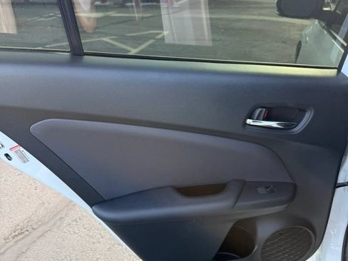 Used 2021 Toyota Prius LE FWD image 8