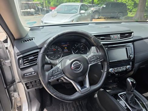 Used 2018 Nissan Rogue SL FWD image 3