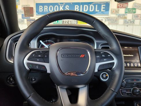 Used 2017 Dodge Charger SXT RWD image 18