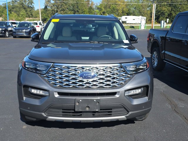 Used 2023 Ford Explorer Platinum w/ Technology Package AWD/4WD image 2