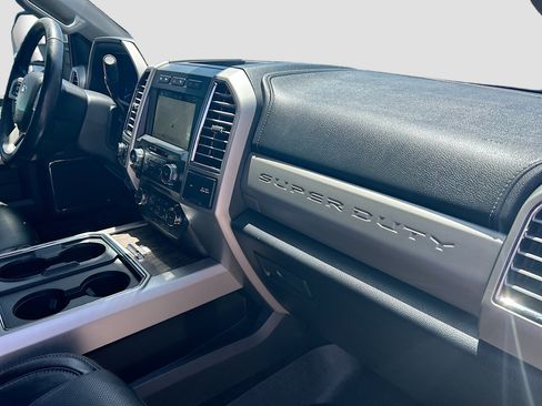 Used 2017 Ford F250 Lariat w/ Lariat Ultimate Package AWD/4WD image 33