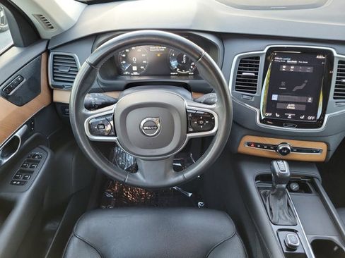 Used 2022 Volvo XC90 T6 Momentum w/ Protection Package Premier image 14