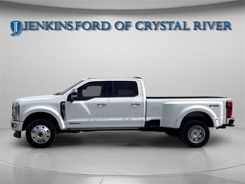 Certified 2023 Ford F450 Platinum w/ FX4 Off-Road Package image 5