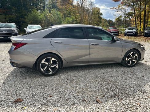 Used 2023 Hyundai Elantra Limited image 10