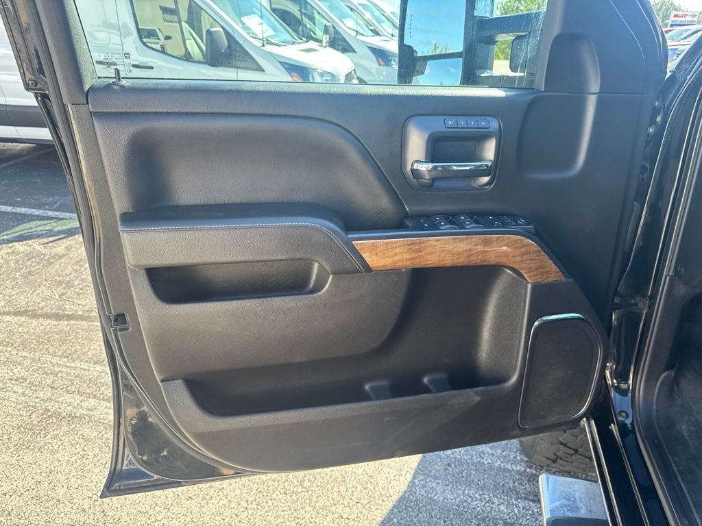 Used 2018 Chevrolet Silverado 2500 LTZ w/ Snow Plow Prep Package AWD/4WD image 10