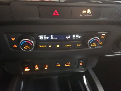 Used 2022 Nissan Frontier SV image 24