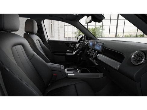 Certified 2025 Mercedes-Benz GLB 250 image 4