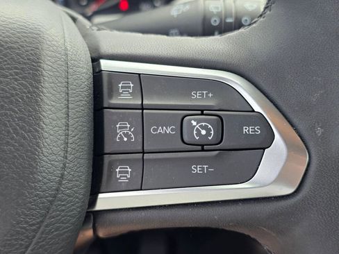 Used 2024 Jeep Compass Limited image 30