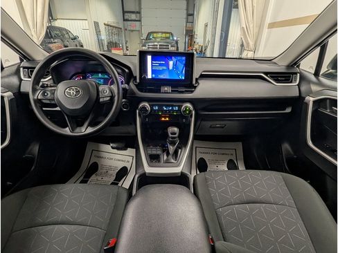 Used 2024 Toyota RAV4 XLE AWD/4WD image 10