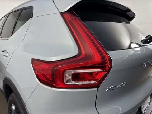 Used 2025 Volvo XC40 B5 Core image 30