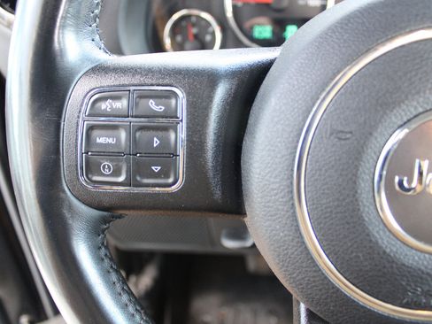 Used 2018 Jeep Wrangler Sport image 15