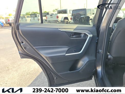 Used 2021 Toyota RAV4 LE FWD image 14