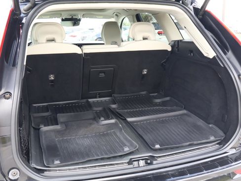 Used 2020 Volvo XC60 T6 Momentum w/ Advanced Package image 20