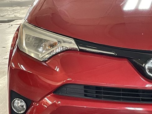 Used 2017 Toyota RAV4 Limited FWD image 5