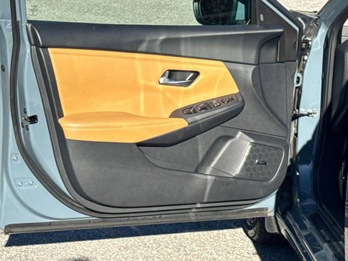 Used 2024 Nissan Sentra SV w/ SV Premium Package image 10