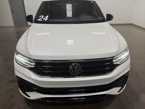 Certified 2024 Volkswagen Tiguan SE R-Line AWD/4WD image 38