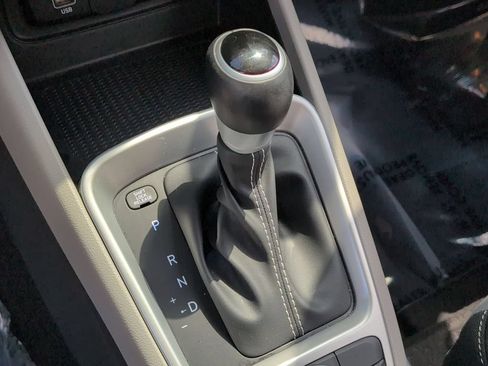 Used 2025 Hyundai Venue SEL FWD image 19