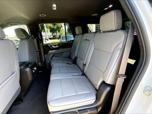 Used 2024 GMC Yukon SLT w/ SLT Luxury Package AWD/4WD image 21