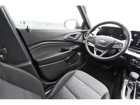 Used 2025 Chevrolet Trax LT w/ Driver Confidence Package FWD image 9