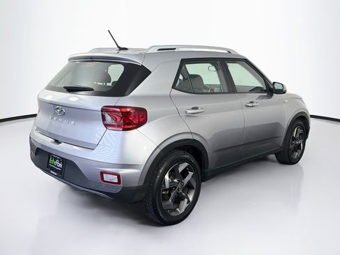 Used 2025 Hyundai Venue SEL FWD image 9