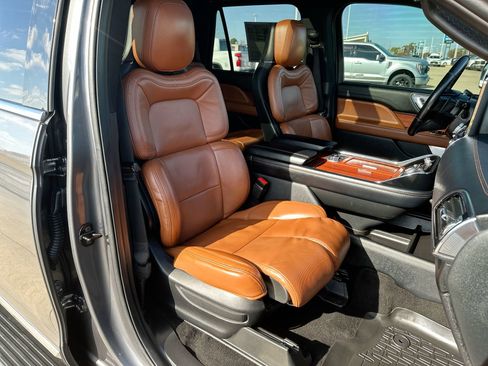 Used 2021 Lincoln Navigator Reserve w/ Luxury Package image 26