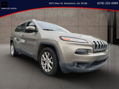 Used 2017 Jeep Cherokee Latitude w/ Safety/Convenience Group FWD image 1