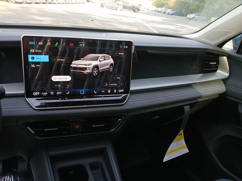 New 2026 Volkswagen Tiguan SE image 17