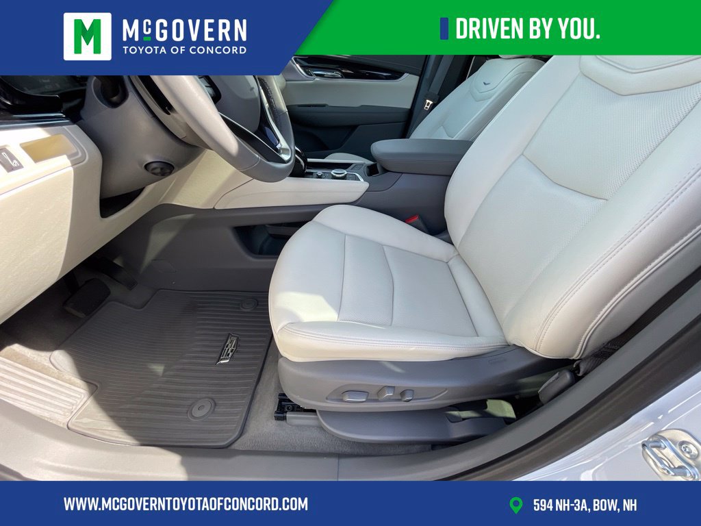 Used 2025 Cadillac XT6 Premium Luxury AWD/4WD image 11