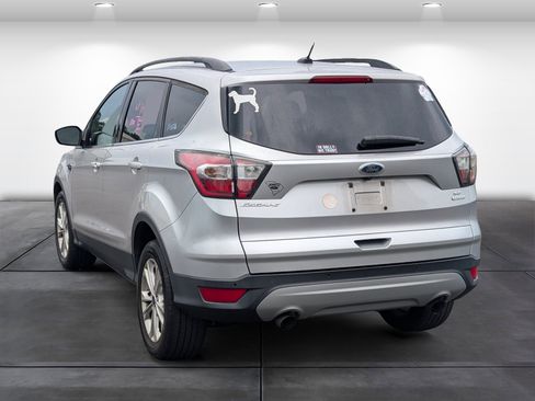 Used 2017 Ford Escape SE w/ SE Leather Comfort Package FWD image 3
