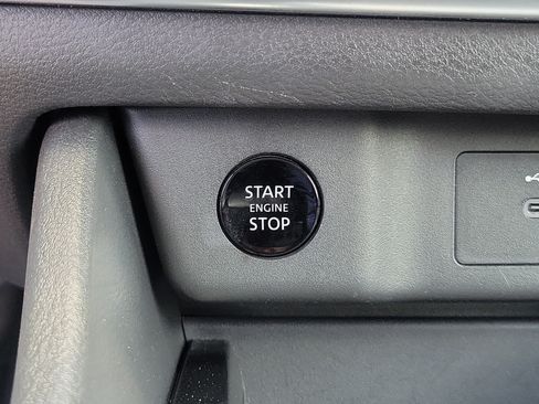 Used 2024 Nissan Rogue S FWD image 30