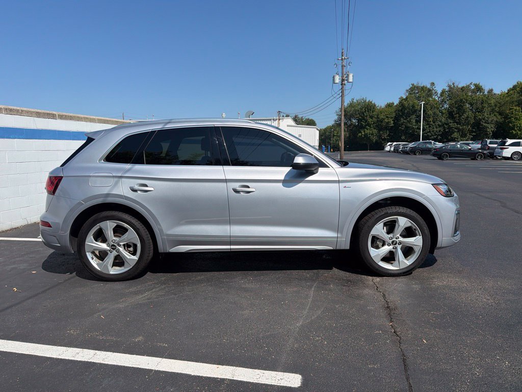 Used 2023 Audi Q5 2.0T Premium Plus w/ Premium Plus Package AWD/4WD image 6