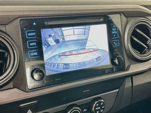Used 2019 Toyota Tacoma TRD Sport AWD/4WD image 17