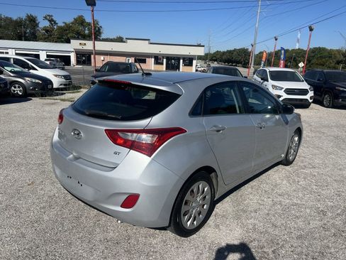 Used 2017 Hyundai Elantra GT image 5