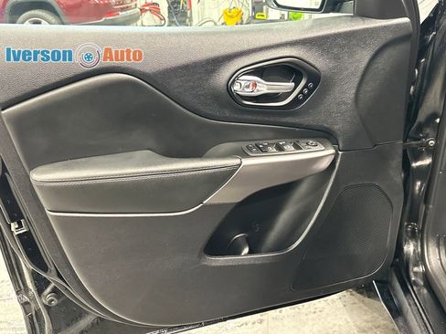 Used 2022 Jeep Cherokee Limited AWD/4WD image 15