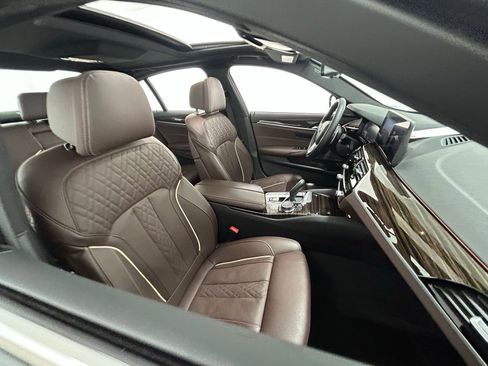 Used 2023 BMW 540i xDrive w/ Premium Package image 42