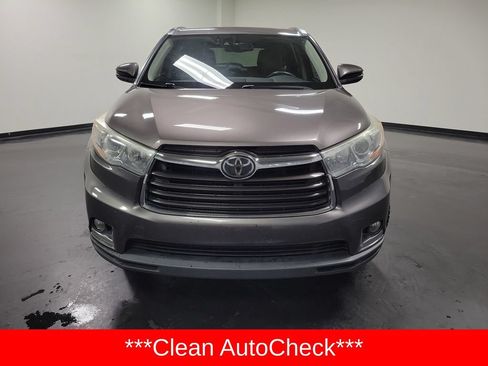Used 2016 Toyota Highlander Limited w/ Driver Technology Package FWD image 2
