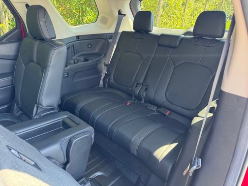 Certified 2025 Honda Pilot Touring image 17